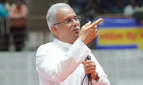 Chhattisgarh News: संविदा कर्मचारियों की बर्खास्‍तगी के सवाल पर सीएम भूपेश ने दिया यह जवाब