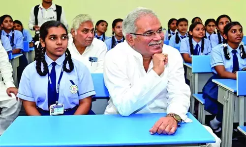 छत्तीसगढ़ में आत्मानंद स्कूलों से बढ़ा शिक्षा का स्तर, गरीब बच्चों को भी क्वालिटी एजुकेशन और अंग्रेजी भाषा में शिक्षा हुआ मुमकिन