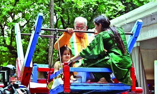 छत्तीसगढ़ी संस्कृति का गौरव बढ़ा रही सरकार, गेड़ी चढ़े, रहचुली में झूले मुख्यमंत्री, हरेली के रंग में रंगा मुख्यमंत्री निवास