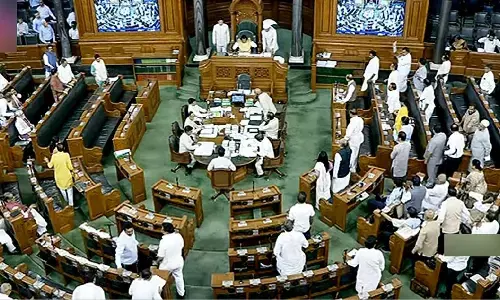 Delhi Service Bill: लोकसभा में विपक्ष के भारी हंगामे के बीच पास हुआ दिल्ली सेवा बिल, अब राज्यसभा पर टिकी निगाहें