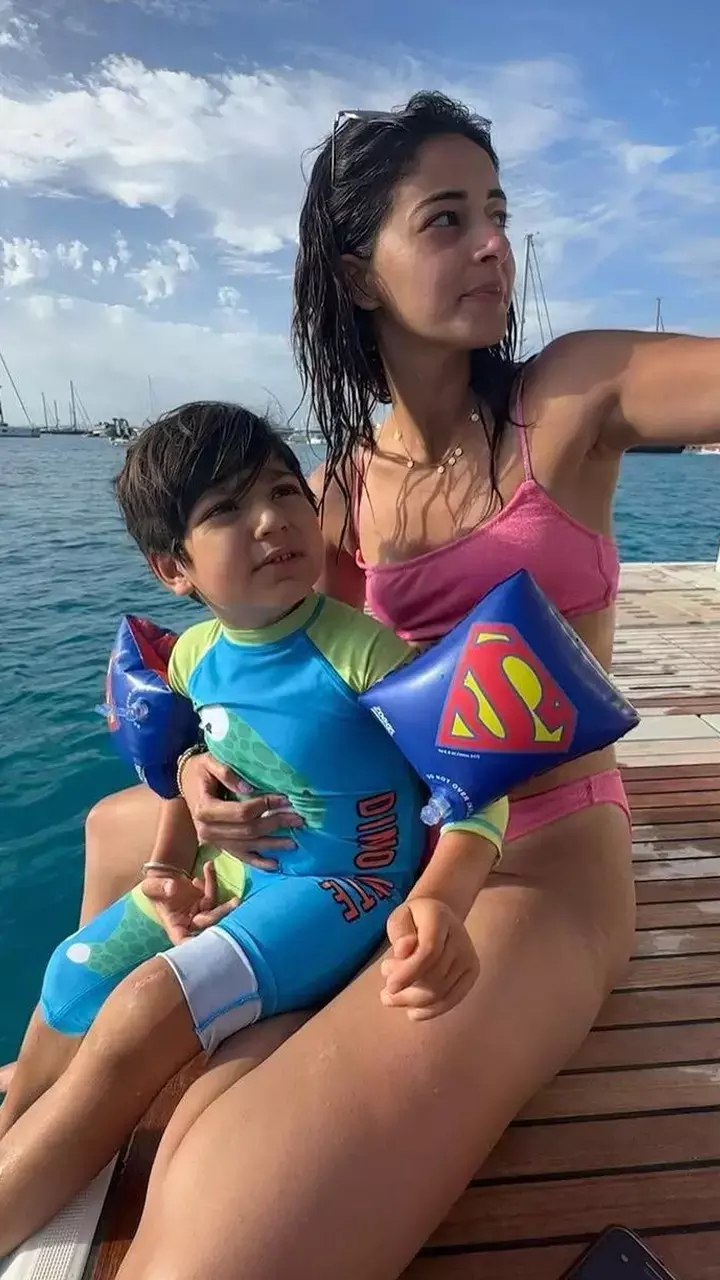 Ananya Panday ने पिंक बिकिनी पहन लगाया हॉटनेस का तड़का, फोटो देखकर छूट जाएंगे पसीने...