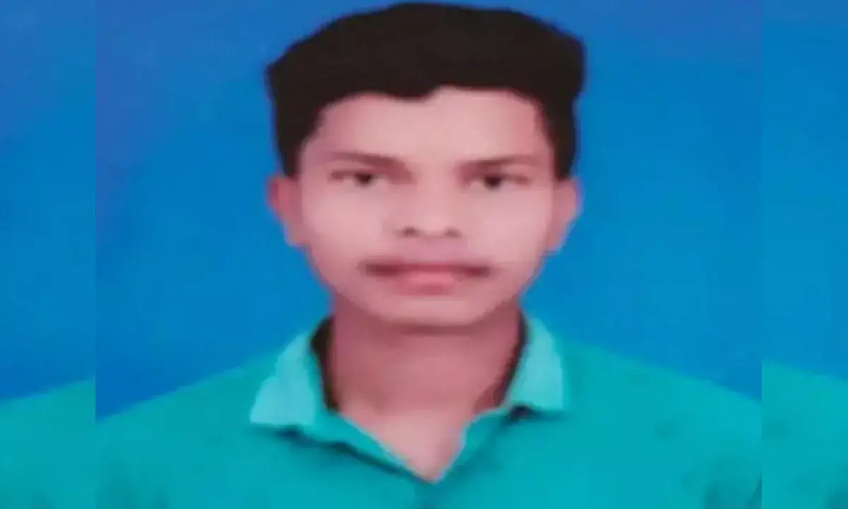 Durg News: दो विषयों में फेल होने पर छात्र ने हॉस्टल के कमरे में लगाई फांसी...