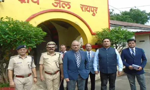 हाई कोर्ट के चीफ जस्टिस अचानक पहुंचे सेन्ट्रल जेल, बंदियों से बातचीत कर ली जानकारी... CM भूपेश से भी मुलाकात