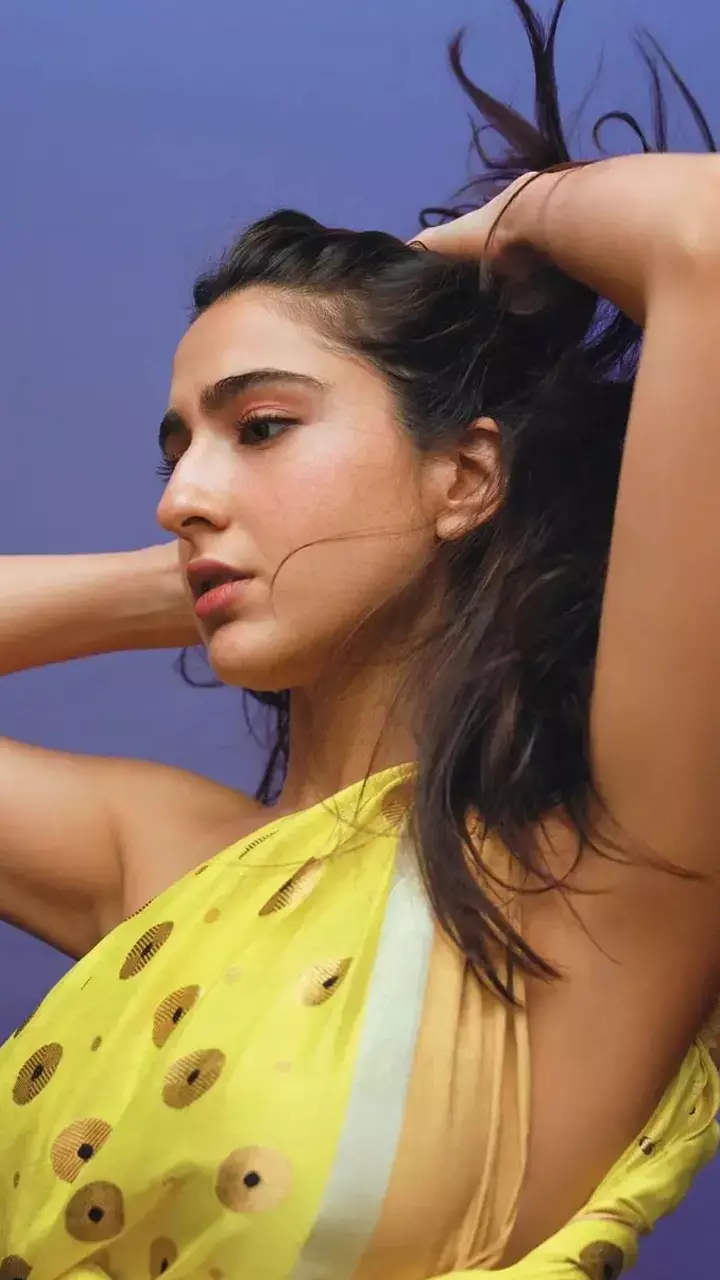 Sara Ali का कातिलाना तस्वीरें, बीन ब्लाउज के येलो साड़ी में करवाया किलर फोटोशूट, और रेड-ग्रीन ड्रेस में ढाया कहर...