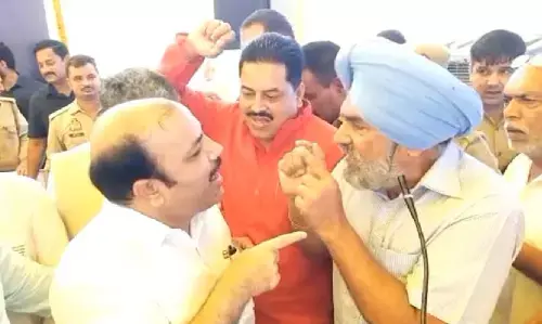 UP News: मंच पर भिड़े BSP सांसद दानिश अली और BJP विधायक हरि सिंह , जानिए क्या है पूरा मामला