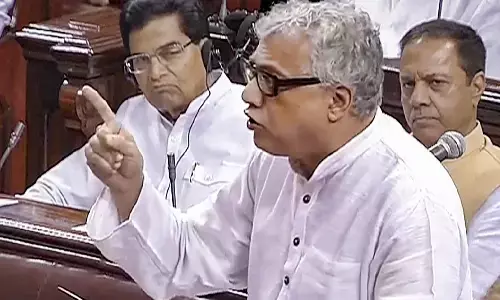 Derek OBrien Suspended: टीएमसी सांसद Derek OBrien के खिलाफ बड़ी कार्रवाई, मानूसन सत्र से निलंबित