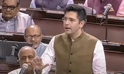 Raghav Chadha: आप सांसद राघव चड्ढा के खिलाफ दर्ज हो सकती है FIR, विशेषाधिकार हनन का प्रस्ताव देने की तैयारी
