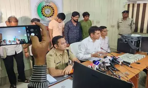 CG-Jio सिम दिलाने के नाम पर करोड़ों का लेनदेन करने वाले पांच गिरफ्तार, सब्जी वाले से आधार, पेन और थम्ब लेकर खुलवाया था खाता...