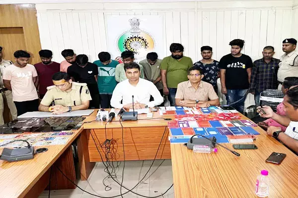CG-बैंक में खोले कई फर्जी खाते, फिर ऑनलाइन सट्टे के लिए करने लगे करोड़ों का लेनदेन...11 गिरफ्तार