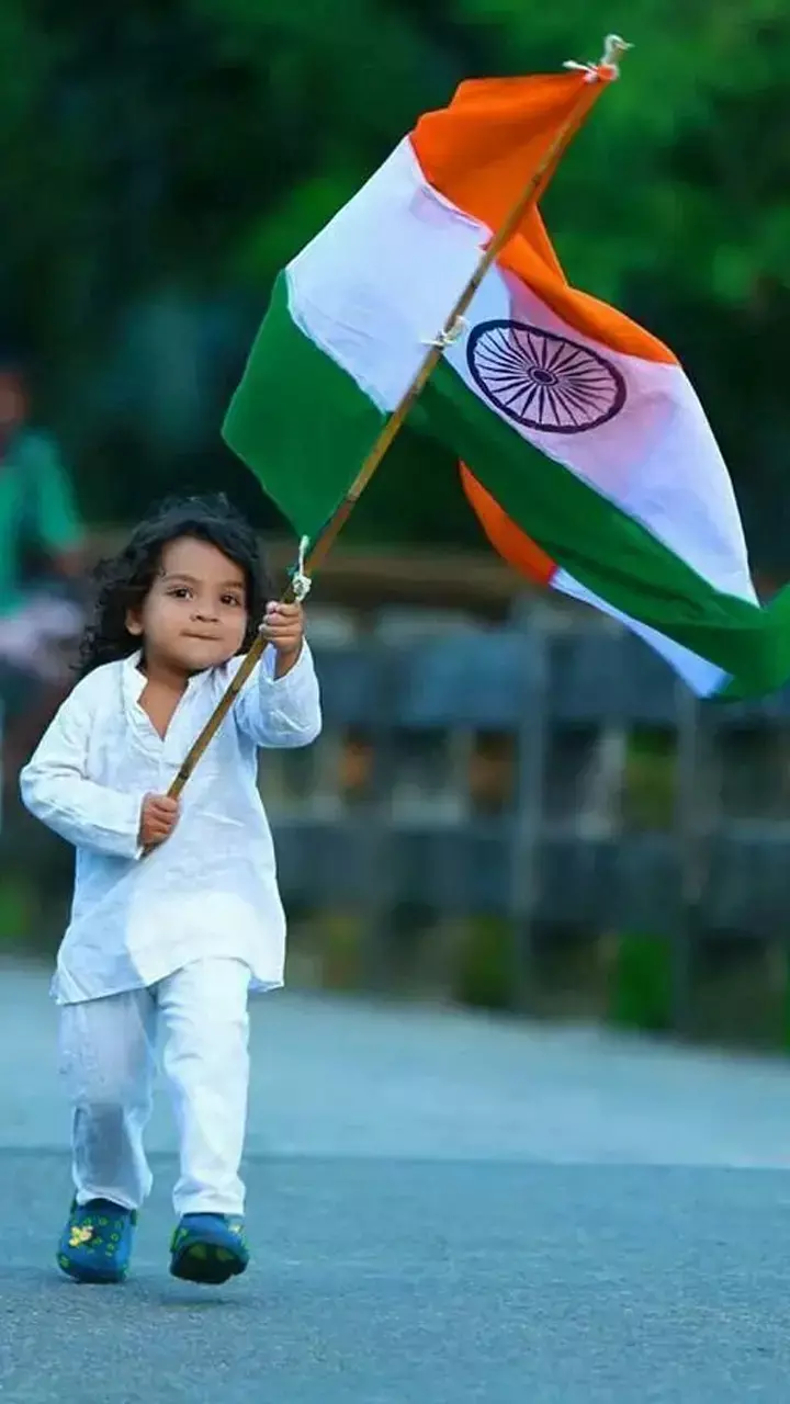 Independence Day 2023: आखिर क्या है राष्ट्रीय ध्वज में तीनों रंगों का मतलब? क्यों है उसकी ऐसी बनावट और आकार, जानिए इसका महत्व