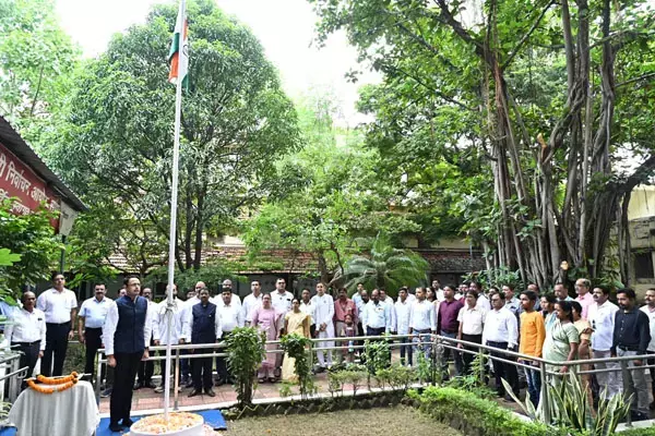 जनसंपर्क संचालनालय में संचालक सौमिल रंजन चौबे ने किया ध्वजारोहण...