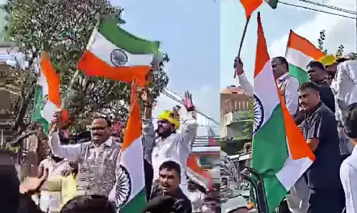 Brajesh Pathak News: UP के डिप्टी CM ब्रजेश पाठक ने फहराया उल्टा तिरंगा, वीडियो सोशल मीडिया पर हुआ वायरल