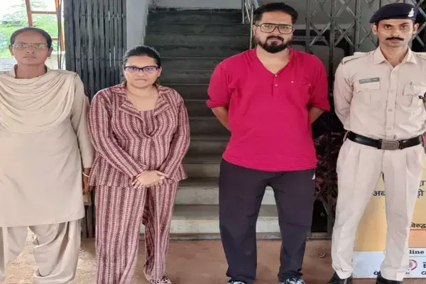 CG ऑनलाइन हॉली डे और ठगी... दिल्ली की युवती और उसका दोस्त गिरफ्तार... नेपाल, सिंगापुर, कश्मीर घुमाने के नाम पर ऐसे लगाते थे चूना