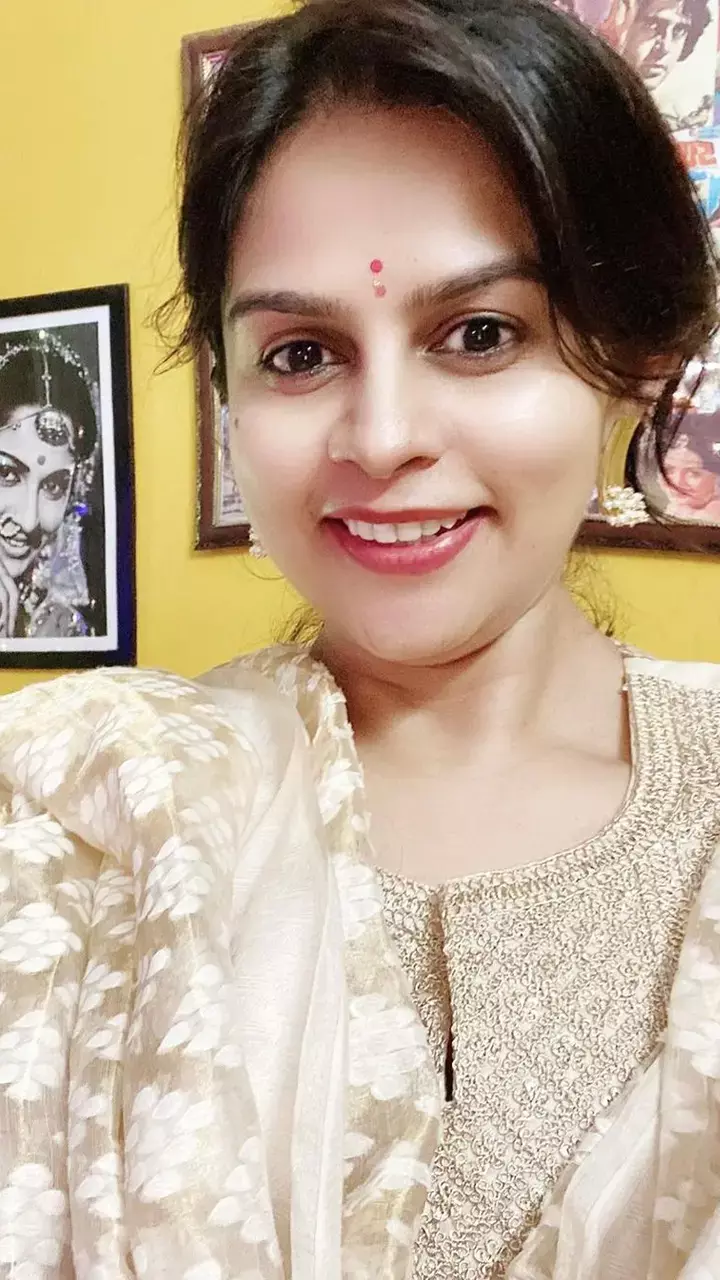 जानिये देश की खूबसूरत कलेक्टर डॉ0 प्रियंका शुक्ला के बारे में...