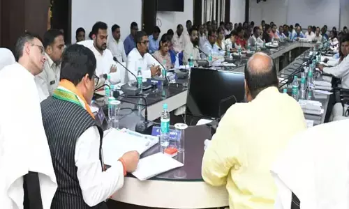 CG-आरईएस और डीईओ को नोटिस: निर्माण कार्यों की प्रगति से असंतुष्ट मंत्री, बोले-लापरवाही बर्दाश्त नहीं होगी