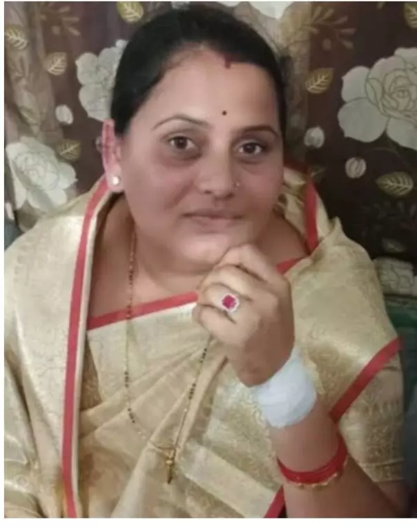 CG राजनांदगांव में शराबी युवक ने महिला विधायक पर किया चाकू से हमला CG राजनांदगांव में शराबी युवक ने महिला विधायक पर किया चाकू से हमला