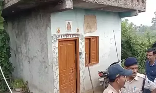 MP News: पिता ने दो बच्चे और पत्नी को उतारा मौत के घाट, शराब के नशे में तलवार से मार रहा था कुत्ते को, पत्नी और बच्चों ने रोका तो कर दी हत्या...