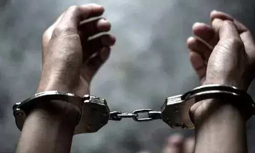 Gujarat Police: गुजरात से 45 पाकिस्तानी हिन्दू गिरफ्तार, गांव में कर रहे थे मजदूरी, जानिए क्या है पूरा मामला