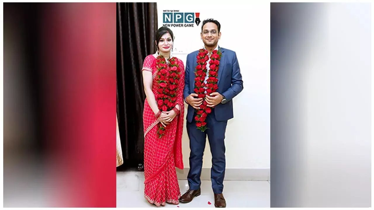 IAS-IPS Love Marriage: सहायक कलेक्टर युवराज मरमट ने तेलंगाना कैडर की आईपीएस पी. मोनिका से की कोर्ट मैरिज, सादगी से बंधे परिणय सूत्र में