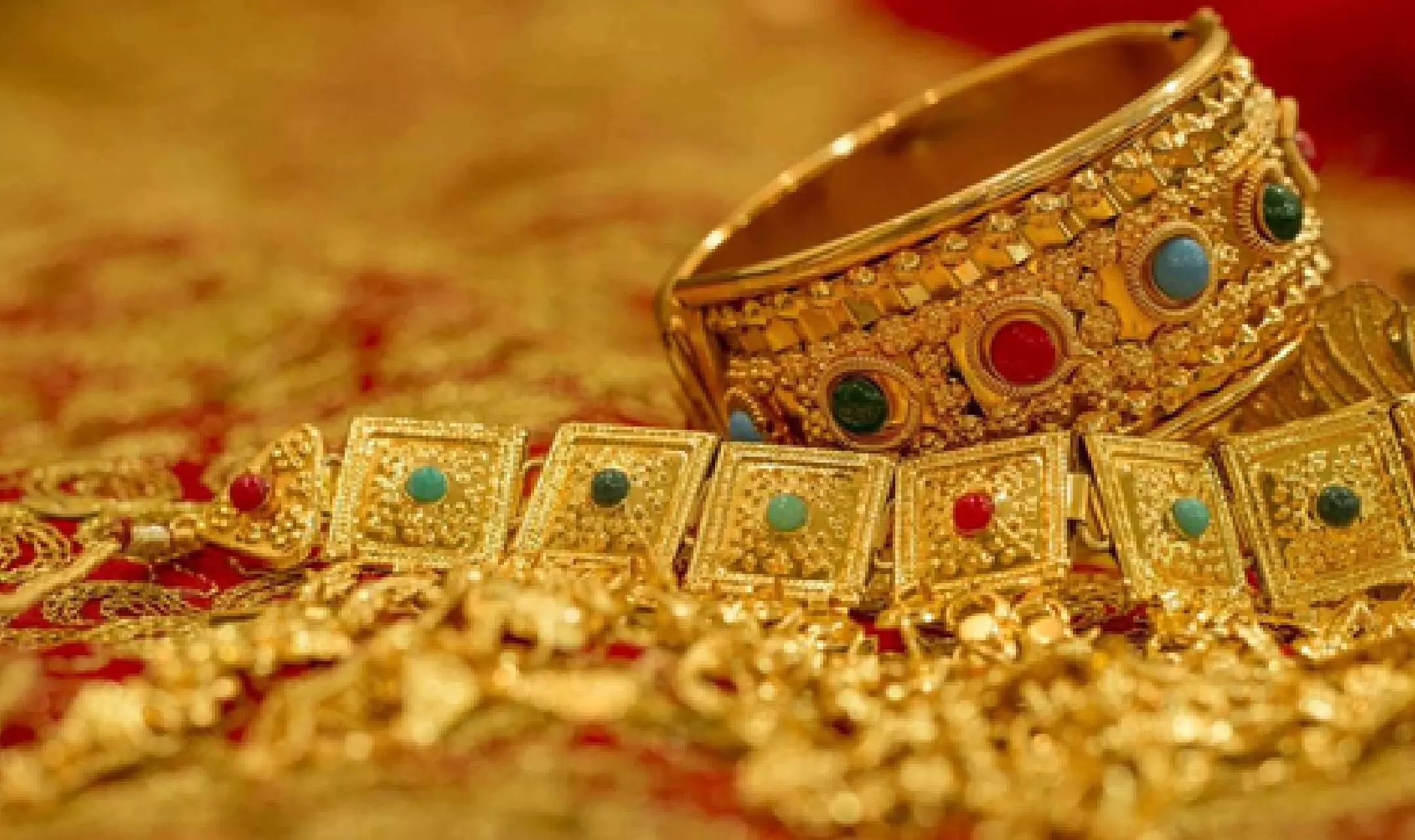 Gold Price Today: रुपये में कमजोरी, त्योहारी सीजन की शुरुआत के बीच सोना स्थिर रहने की उम्मीद Gold Price Today: रुपये में कमजोरी, त्योहारी सीजन की शुरुआत के बीच सोना स्थिर रहने की उम्मीद