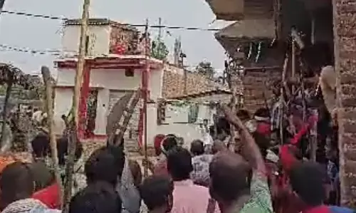 Bagaha Mahaviri Julus: बिहार में महावीरी जुलूस के दौरान बवाल, मोतिहारी-बगहा में पथराव और आगजनी, कई लोग घायल