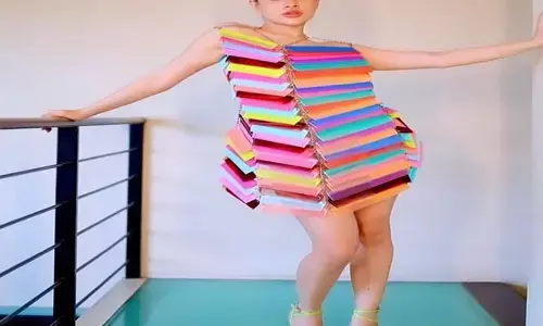 Urfi Javed Video : बवाल है उर्फी जावेद का ये धाकड़ लुक, बनाई ऐसी चीज से ड्रेस देख चौंक गए लोग...देखें वीडियो...