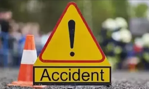 Road Accident News: दिल्ली-मुंबई एक्सप्रेसवे पर रोल्स रॉयस कार और तेल टैंकर के बीच टक्कर में 2 की मौत, 4 घायल