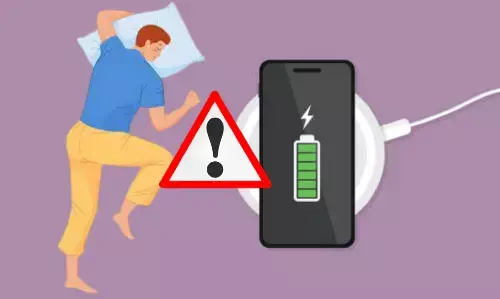 iPhone Charging: Apple की चेतावनी, iPhone चार्जिंग के समय उसके पास बिल्कुल न सोएं