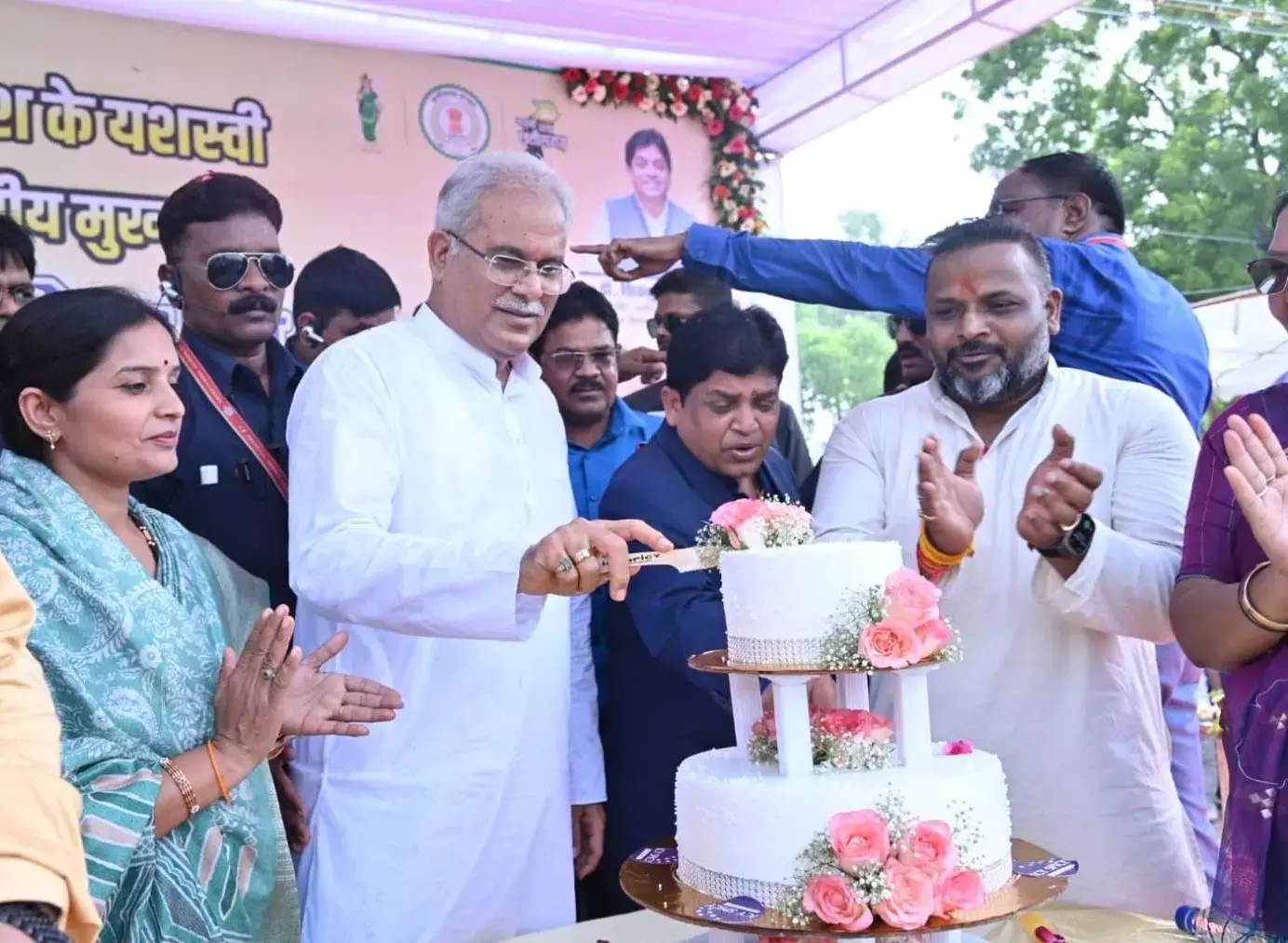 Gift to Laborers of Chhattisgarh: जन्म दिवस पर सीएम भूपेश ने श्रमवीरों को दी सौगात, श्रमिकों के लिए की दो बड़ी घोषणाएं