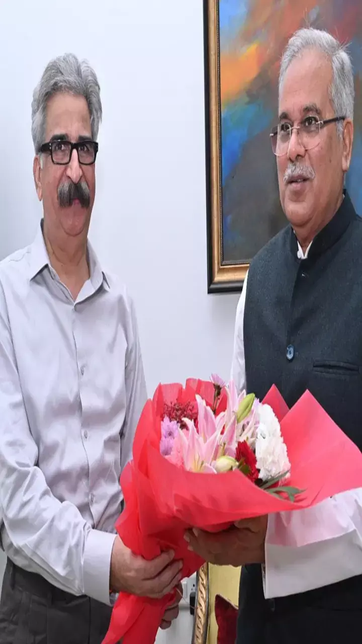 Happy Birth Day to CM Bhupesh Baghel: फोटो में देखिएः छत्तीसगढ़़ के ब्यूरोक्रेट्स ने दिया सीएम भूपेश को इस तरह बधाई...