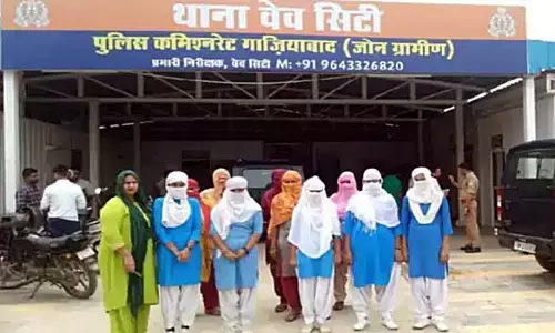 Ghaziabad Crime News: गाजियाबाद में 50 से ज्यादा छात्राओं ने प्रिंसिपल पर लगाया छेड़छाड़ आरोप, शिकायत दर्ज कराने पहुंचीं