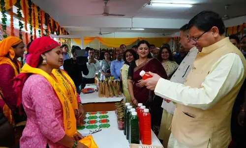 Uttarakhand News: महिला समूहों को तोहफा, CM पुष्कर सिंह धामी ने सशक्त बहना उत्सव योजना का किया शुभारंभ