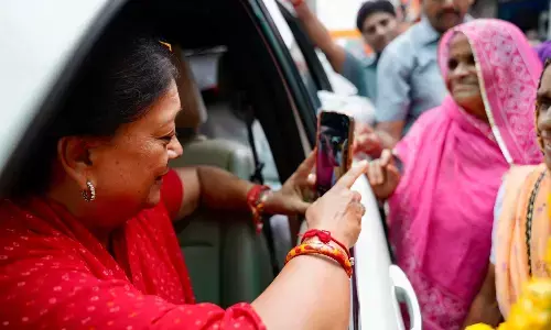 Vasundhara Raje  News: वसुंधरा ने खोला CM गहलोत के खिलाफ सीधा मोर्चा, जानिए क्या हैं इसके राजनीतिक कारण