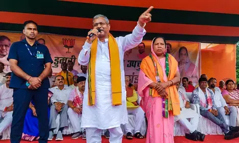 Jharkhand News : सीएम और उनके पिता को आपत्तिजनक बात कहने पर मुश्किल में बीजेपी नेता