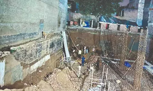 Delhi-NCR News: दिल्ली के ओखला में निर्माणाधीन इमारत गिरी, 2 की मौत, 6 घायल
