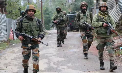 Jammu Kashmir News: बांदीपोरा में आतंकी मॉड्यूल का भंडाफोड़, महिला समेत दो आतंकी गिरफ्तार, हथियार भी जब्त