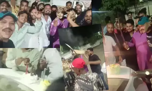 CG राजधानी में तलवार से केक काटकर जन्मदिन, बदमाशों का Video वायरल, हाथों में तलवार पकड़े डांस करते दिखे
