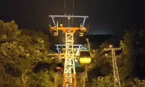 Pavagadh ropeway News : पावागढ़ रोपवे पर 30 मिनट तक फंसे रहे 40 से ज्यादा यात्री