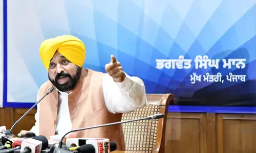 Punjab Political Clash : चुनी हुई सरकार को धमकाने का राज्यपाल को अधिकार नहीं - सीएम मान