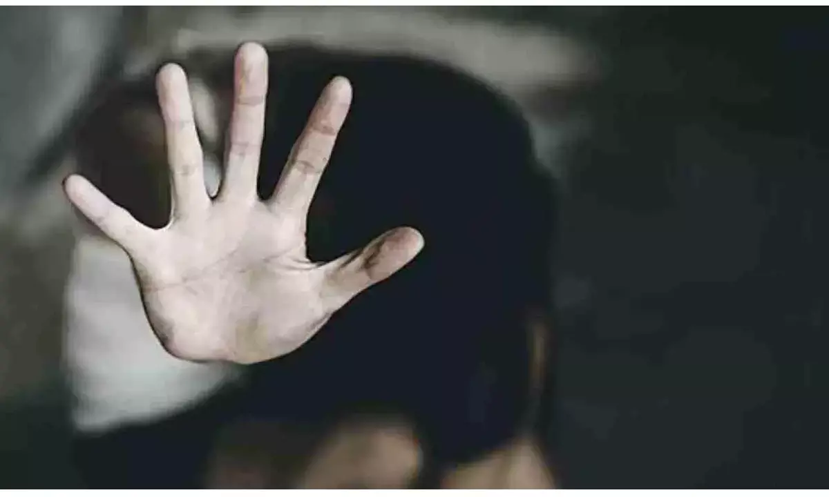 CG-तहसील दफ्तर के क्लर्क ने जाति प्रमाण पत्र बनवाने आई युवती से 6 वर्षो तक रेप, फिर शादी से मुकरा, जुर्म दर्ज...