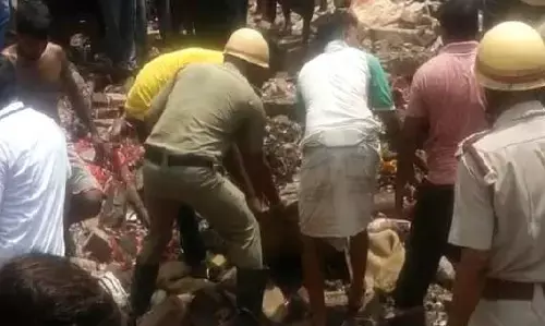 West Bengal News: पटाखा फैक्ट्री में हुए विस्फोट से दहला दत्तपुकुर, आठ लोगों की मौत, कई घर क्षतिग्रस्त