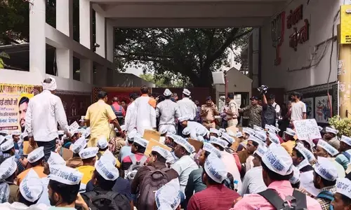 MP Unemployment Protest : भाजपा दफ्तर के बाहर अभ्यर्थियों का प्रदर्शन, कांग्रेस का सरकार पर तंज