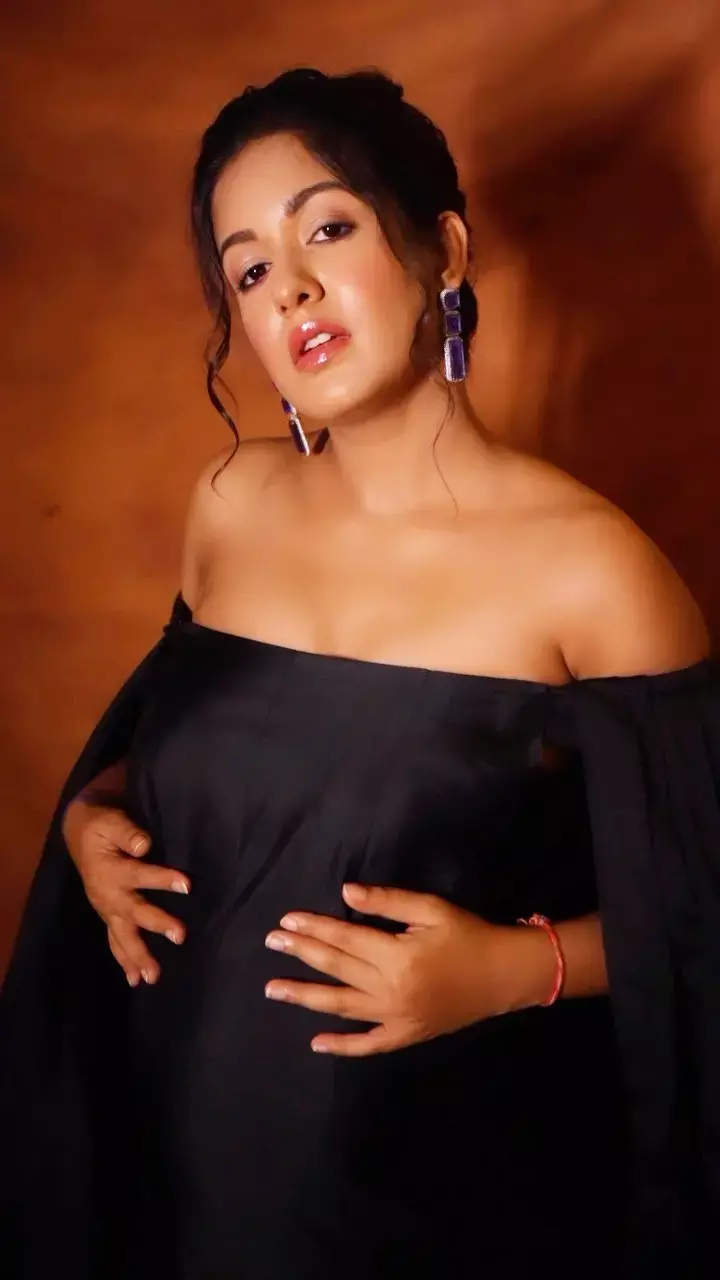 डिलीवरी के बाद Ishita Dutta ने हॉट फोटो से मचाई कहर, नई फोटोशूट देख दंग रह जाएंगे आप..