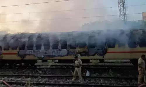 Madurai Train Fire:  पांच कैटरिंग कर्मचारी गिरफ्तार, लखनऊ जंक्शन प्रशासन को सीसीटीवी फुटेज सुरक्षित रखने को कहा गया