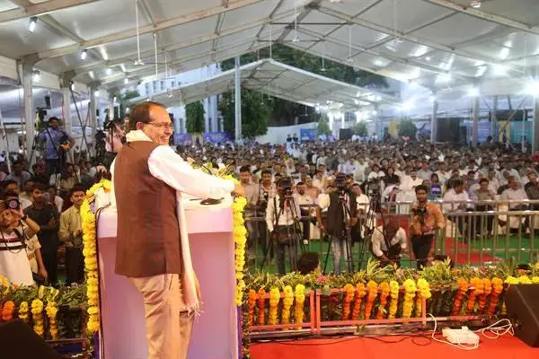 MP News: सभी विभागों के चिकित्सकों को समयबद्ध वेतनमान, CM शिवराज सिंह चौहान बोले-मेडिकल कॉलेज के चिकित्सकों को भी एक जनवरी 2016 से सातवाँ वेतनमान