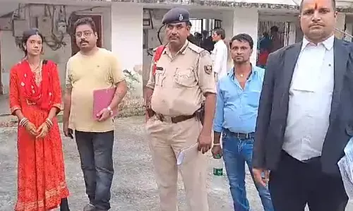 Muzaffarpur News: प्रेम चढ़ा परवान तो फहरिना ने तोड़ दी मजहब की दीवार, बन गई खुशबू, करण से की शादी