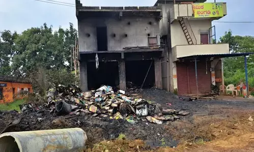 Karnataka Crime News : पटाखा गोदाम में मरने वालों की संख्या बढ़कर चार हुई, मालिक गिरफ्तार