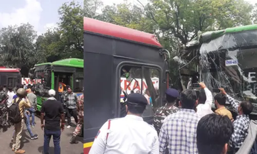 Delhi Dtc Bus Accident : दिल्ली में आमने सामने हुई DTC बस भिड़ंत, आधा दर्जन जख्मी