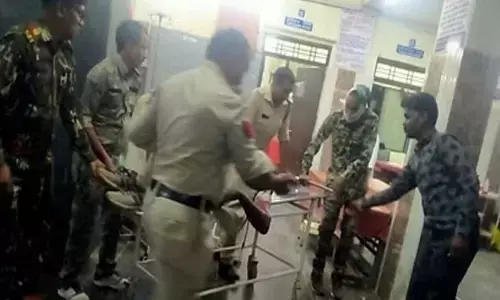 CG Surajpur News: पुलिस टीम की बेरहमी से पिटाईः एक दर्जन आरोपियों ने  रॉड, डंडे और हॉकी से पीटा... एएसआई सहित चार घायल, दो की हालत गंभीर