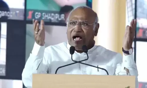 Rahul Gandhi News : राहुल गांधी न तो किसी को डराते हैं और न ही किसी से डरते हैं : खड़गे